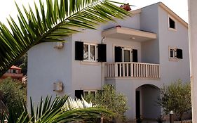 Villas Rab Palit